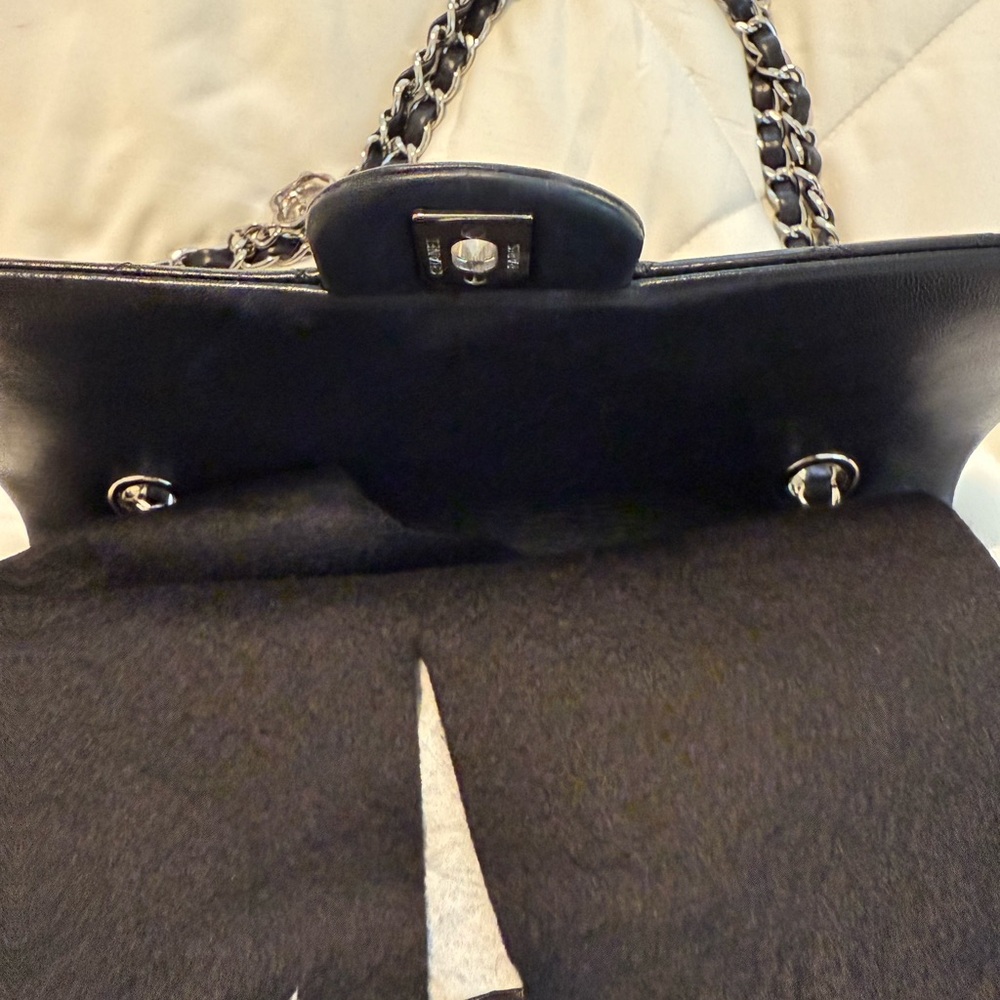 Chanel Classic Flap - Picture 10 of 17